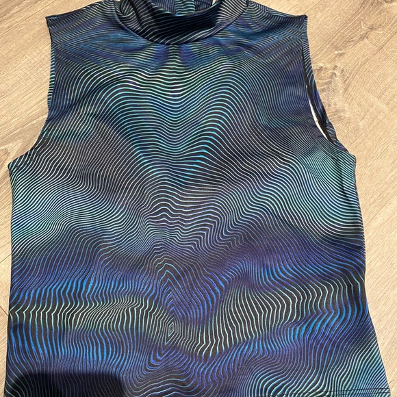 Brand new limited edition bench work out shirt - Picture 3 of 6